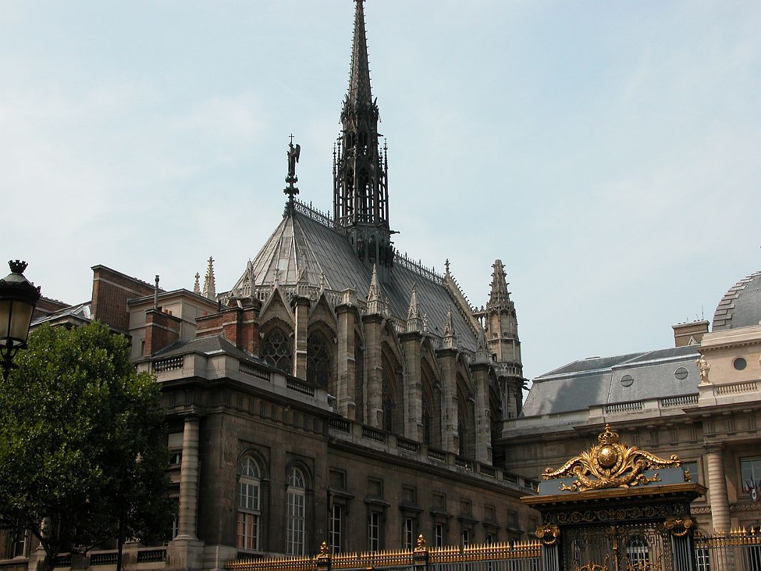Paris Sainte-Chapelle 01 The Holy Chapel From The Outside 